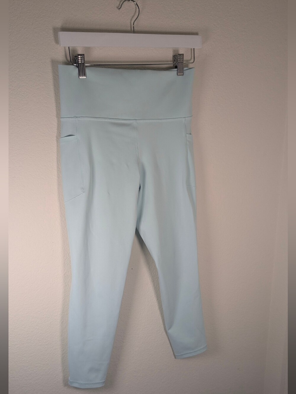 Athleta Salutation Stash Pocket II 7/8 Leggings Medium Light Blue Powervita